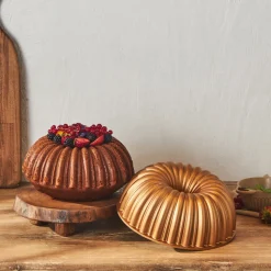 Karaca Cake Pro Aluminium Cast Decorative Bundt Cake Tin, 25.5cm, Gold