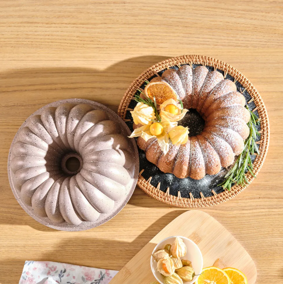 Karaca Cake Pro Lina Aluminium Cast Decorative Bundt Cake Tin, 25.5cm, Rosegold