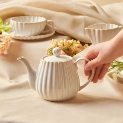 Karaca New Daisy Stoneware Teapot, 550ml, White