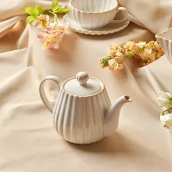 Karaca New Daisy Stoneware Teapot, 550ml, White