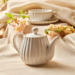 Karaca New Daisy Stoneware Teapot, 550ml, White