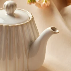 Karaca New Daisy Stoneware Teapot, 550ml, White